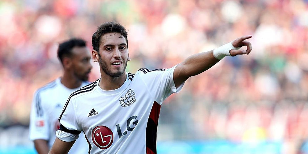 United Dikabarkan Sudah Sepakat Soal Hakan Calhanoglu United Dikabarkan Sudah Sepakat Soal Hakan Calhanoglu