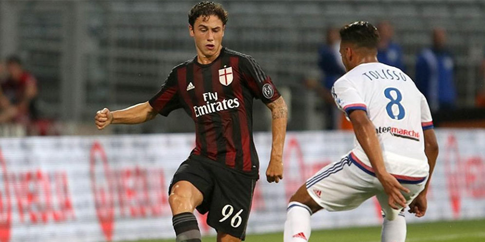 Alex Sebut Bek Muda Milan Bekerja Sangat Baik Alex Sebut Bek Muda Milan Bekerja Sangat Baik