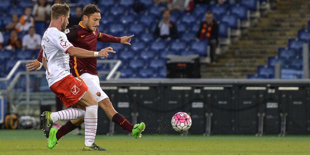 Totti dan Dzeko Cedera Sebulan Totti dan Dzeko Cedera Sebulan