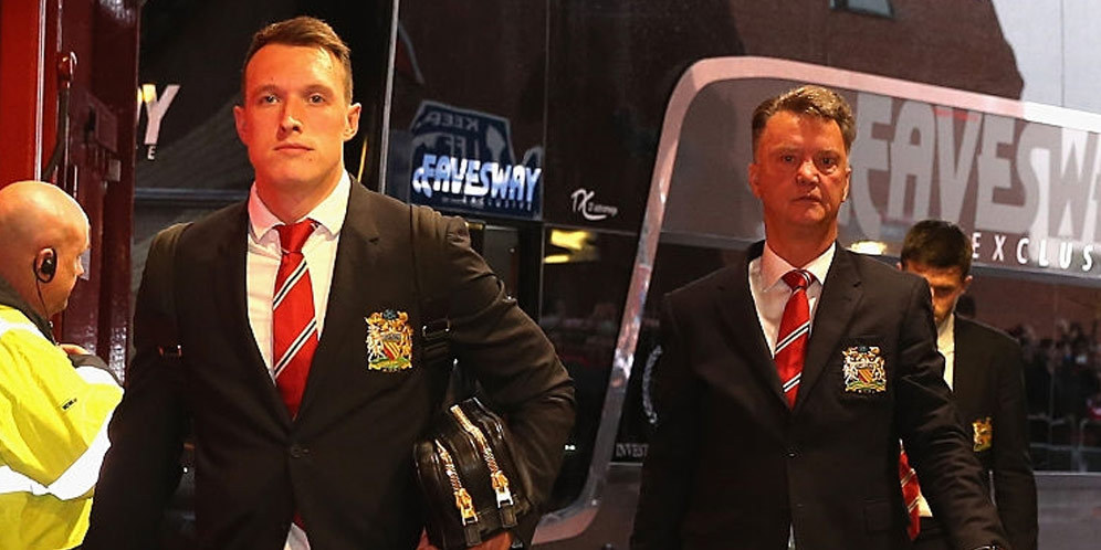 Jones: Saya Fit, Semoga Saya Dimainkan Van Gaal Jones: Saya Fit, Semoga Saya Dimainkan Van Gaal