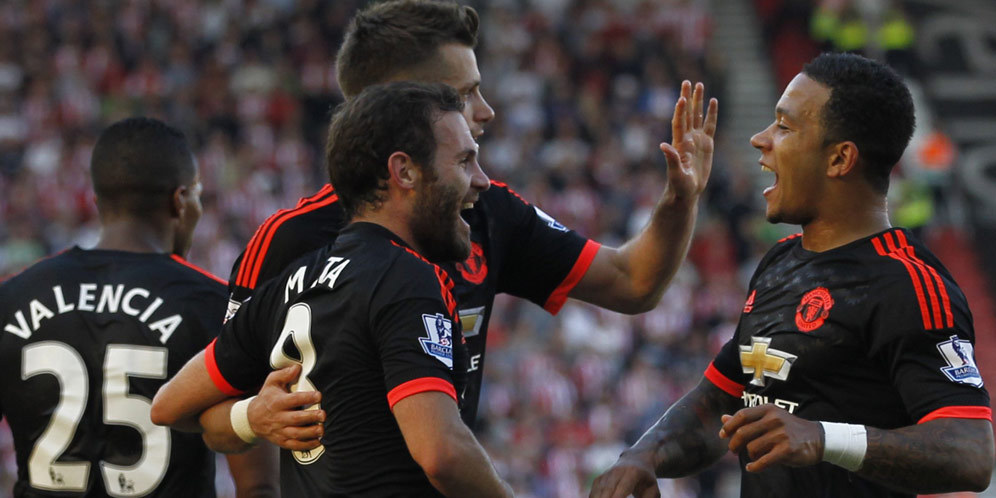 Phil Jones: MU Layak Puncaki Klasemen Phil Jones: MU Layak Puncaki Klasemen
