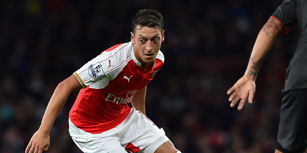 Walcott: Ozil Tebar Ancaman di Mana-mana Walcott: Ozil Tebar Ancaman di Mana-mana