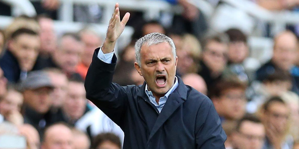 Mourinho: Hanya Hukum Alam Bisa Ubah Nasib Chelsea Mourinho: Hanya Hukum Alam Bisa Ubah Nasib Chelsea