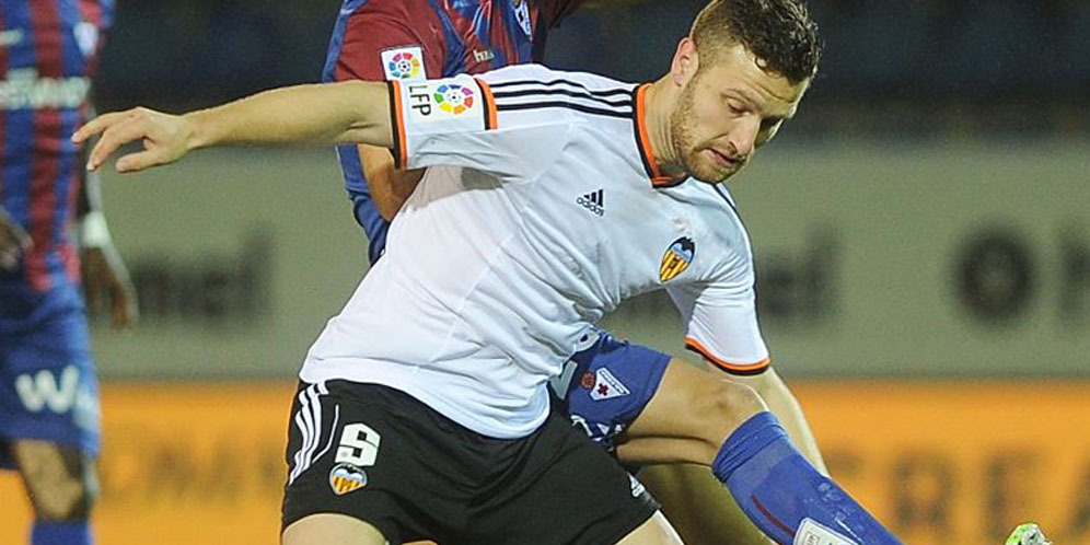 MU Siap Perangi Barca dan Bayern untuk Mustafi MU Siap Perangi Barca dan Bayern untuk Mustafi