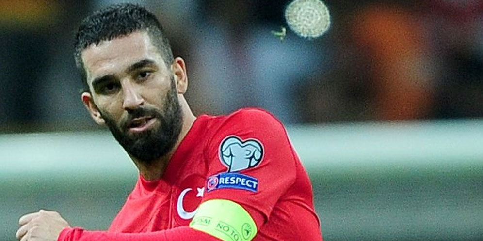 Arda Turan Kecam Komentar Van Persie Arda Turan Kecam Komentar Van Persie