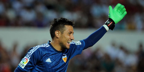 EDITORIAL: Pembunuh Penalti Bernama Diego Alves EDITORIAL: Pembunuh Penalti Bernama Diego Alves