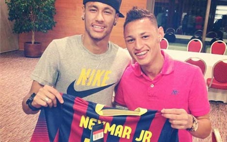 Neymar kunjungi Neilton. (c) Twitter