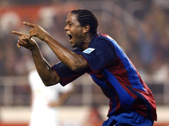 Patrick Kluivert ketika masih memperkuat Barcelona © AFP