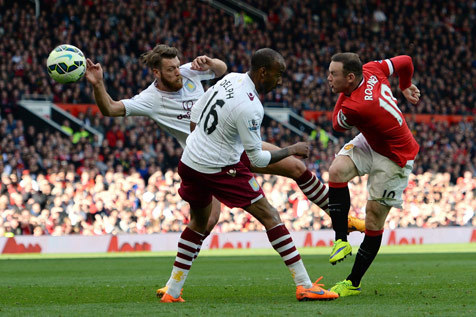 Tendangan Wayne Rooney yang menjebol gawang Aston Villa