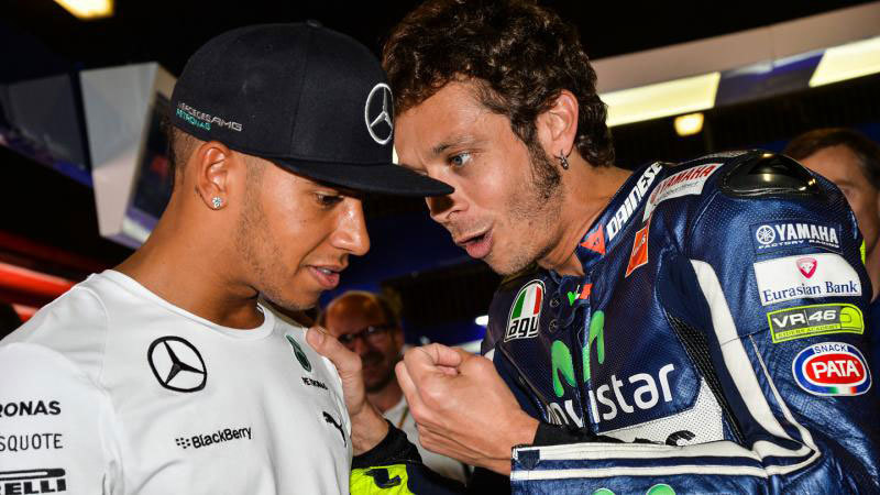 Lewis Hamilton dan Valentino Rossi (c) MotoGP
