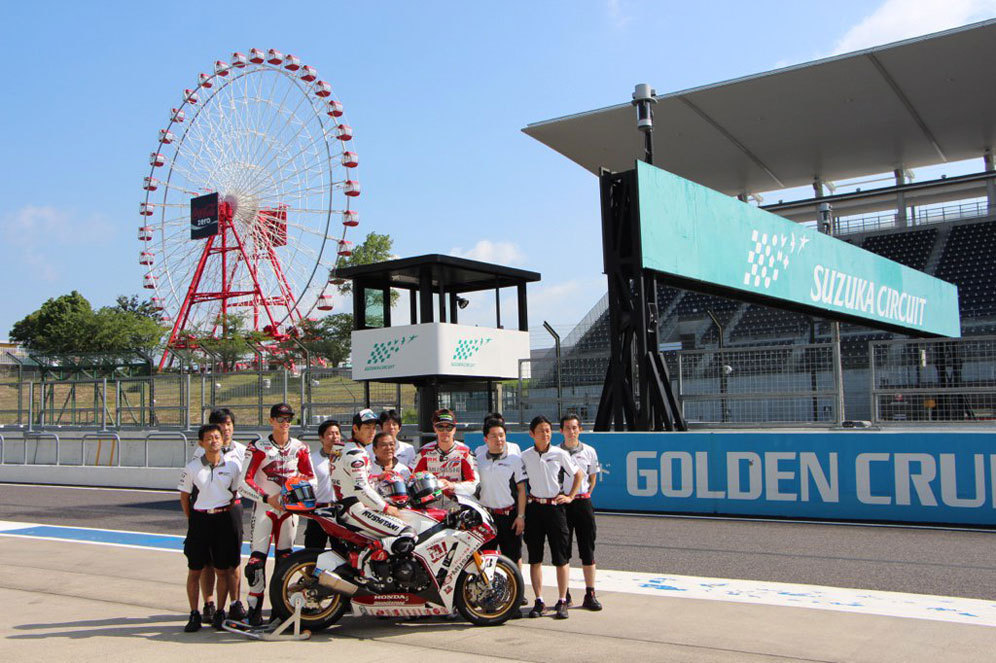 Nicky Hayden, Michael van der Mark, Takumi Takahashi dengan tim MuSASHi RT HARC-PRO. (c) Honda Pro Racing