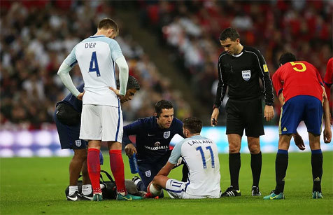 Adam Lallana cedera saat lawan Spanyol.