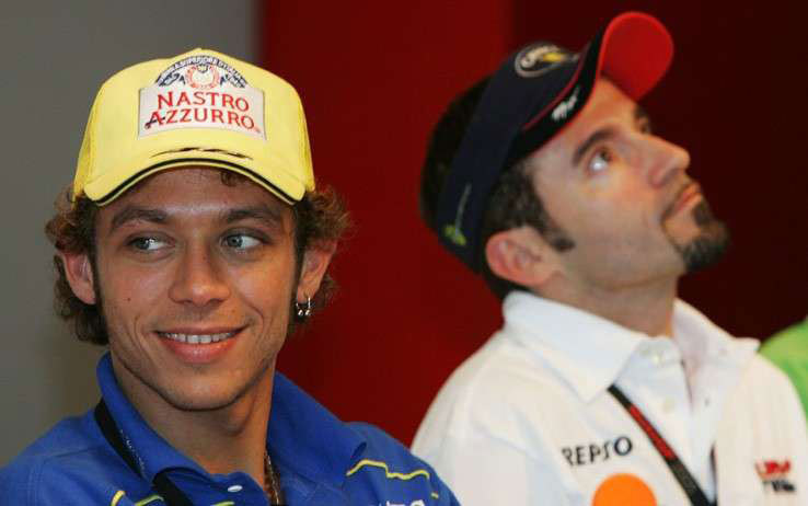 Valentino Rossi dan Max Biaggi di MotoGP 2005. (c) Istimewa