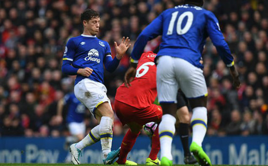 Barkley injak Lovren