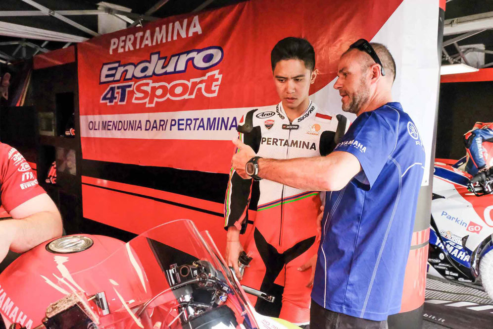 Ali Adrian dan Maturana, sang riding coach. (c) Pertamina