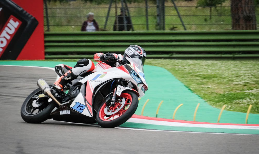 Ali Adrian saat beraksi di Sirkuit Imola, Italia. (c) Pertamina