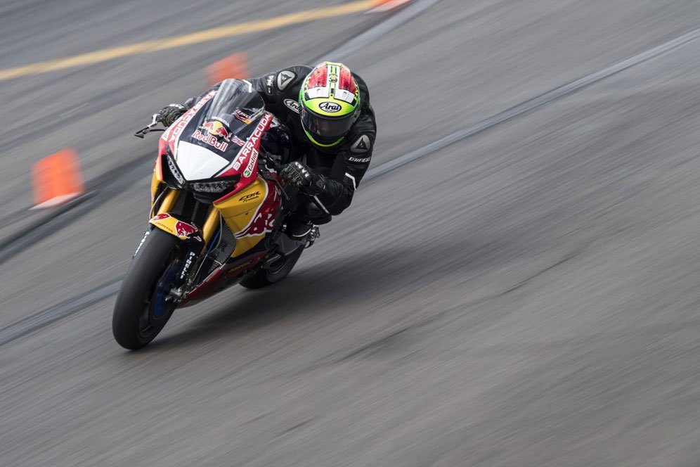 Davide Giugliano saat menjalani uji coba di Lausitzring. (c) Honda WorldSBK