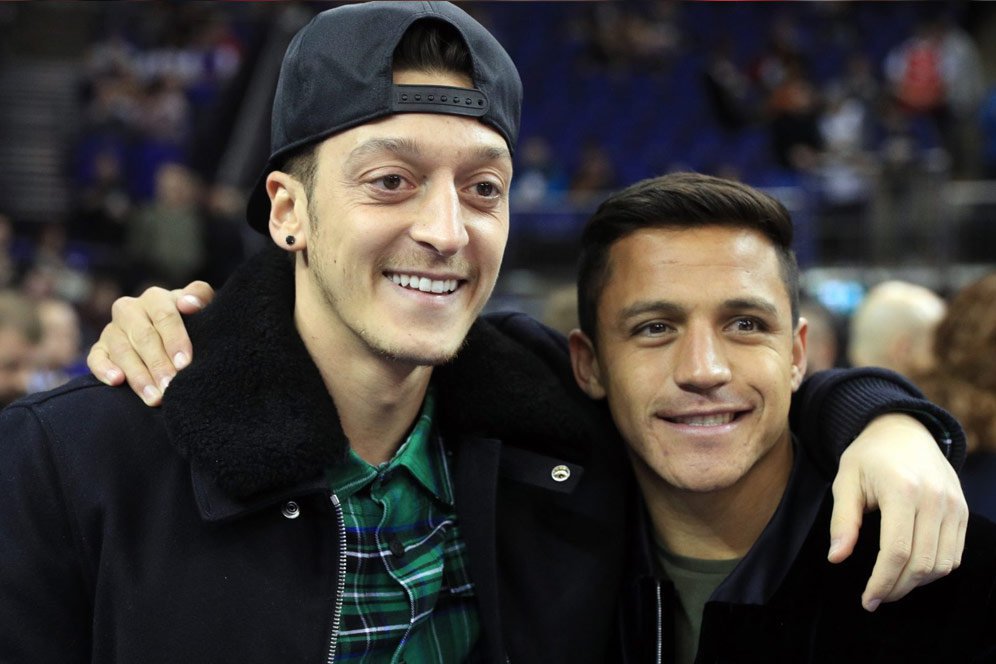 Mesut Ozil dan Alexis Sanchez.