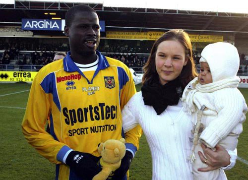 Emmanuel Eboue dan istrinya Aurelie.