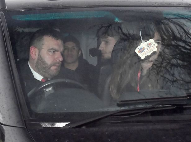 Alexis Sanchez tiba di Carrington.