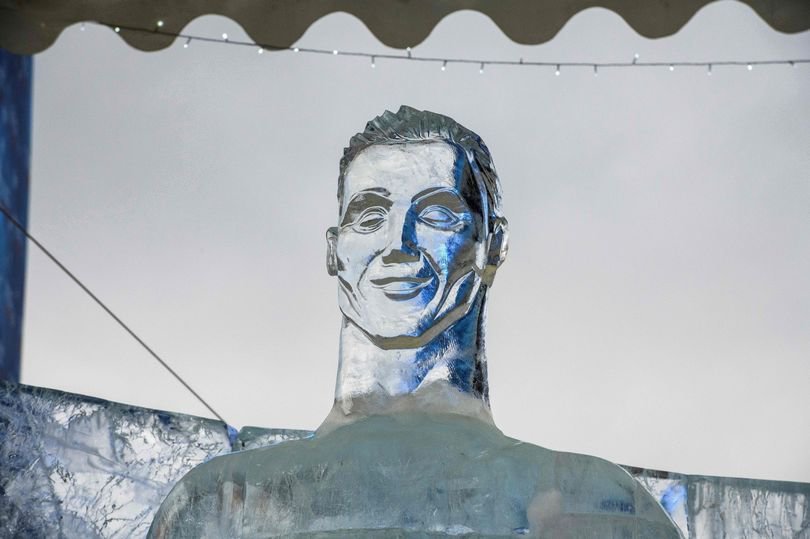 Wajah patung es CR7