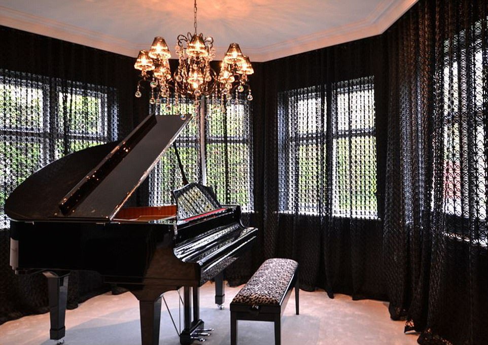 Ruang Piano