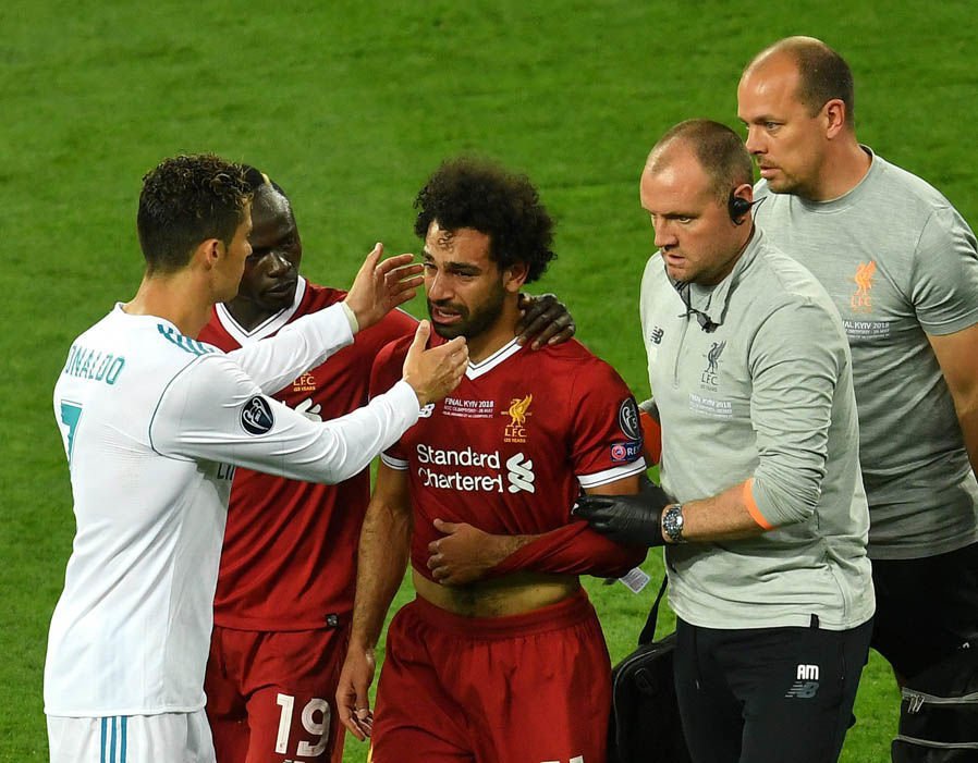 Ronaldo Meghampiri Salah Yang Menangis