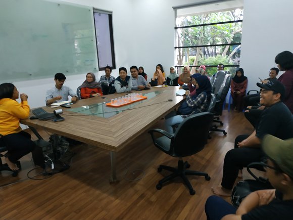 Suasana Diskusi antara tim redaksi Kapanlagi Youniverse bersama dengan rombongan mahasiswa Magister Ilmu Komunikasi, Universitas Brawijaya (c) Nexify