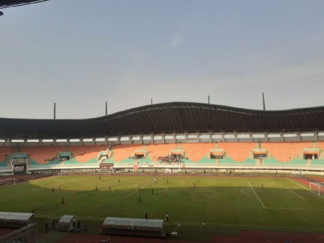 Suasana Stadion Pakansari pada pertandingan Tira Persikabo vs Persija Jakarta, Selasa (16/7) (c) Nexify/Fitri Apriani