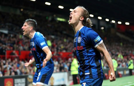 Kegembiraan Luke Matheson usai bobol gawang MU. (c) AP Photo