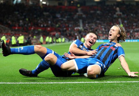 Selebrasi Luke Matheson usai bobol gawang Manchester United. (c) AP Photo