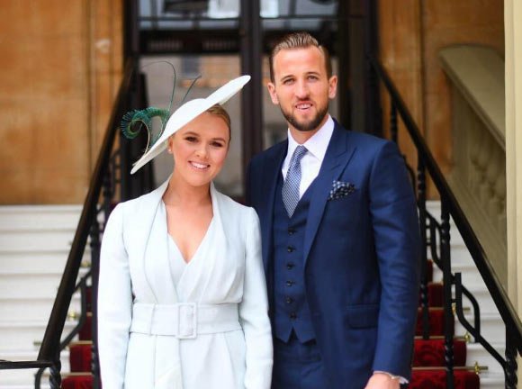 Pemain Tottenham, Harry Kane, bersama sang pasangan, Katie Goodland. (c) instagram.com/katekanex