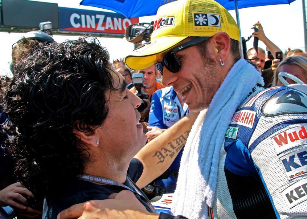 Diego Maradona dan Valentino Rossi (c) MotoGP.com