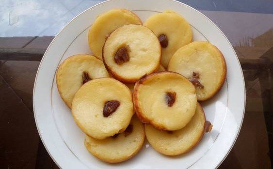 Kue lumpur toping kurma (c) cookpad.com