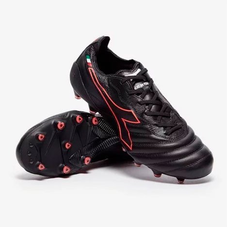 Sepatu sepak bola klasik Diadora B-Elite Italia Tech FG, sangat langka serta dihargai tinggi karena kualitas bangun dan bahannya sangat terjaga. (c) bukalapak