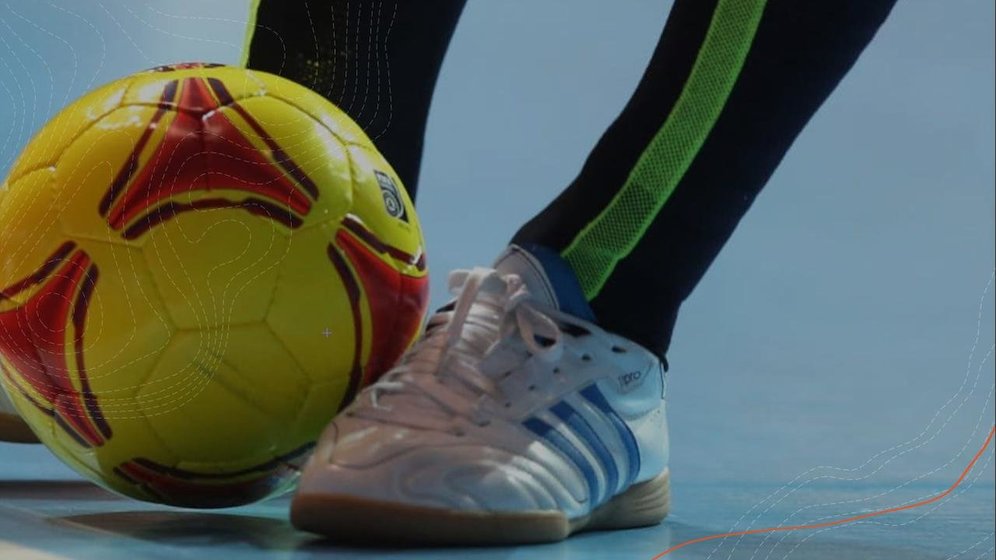 Sepatu futsal Adidas, disebut sebagai pilihan terbaik, tapi tetap harus teliti sebelum membeli. (c) Bola.com