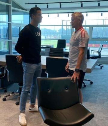 Pertemuan Ronaldo dengan Solskjaer. (c) manutd.com