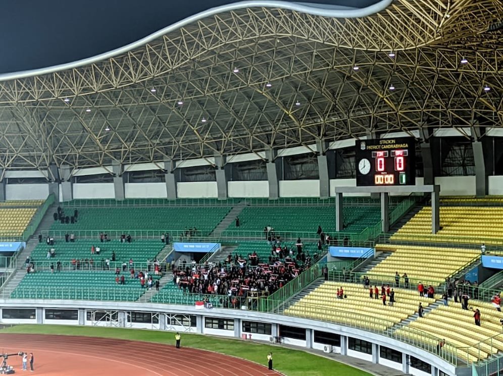 Suasana tribun selatan Stadion Patriot Bekasi pada laga Indonesia U-19 vs Brunei Darussalam U-19 (c) Nexify/Fitri Apriani