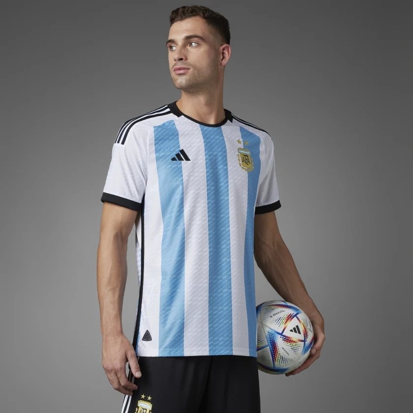 Penampakan jersey kandang Argentina untuk Piala Dunia 2022 (c) Adidas