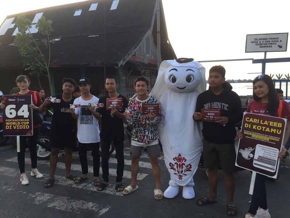 Maskot Piala Dunia 2022, Laeeb saat mengunjungi Dermaga Banjar Raya, Banjarmasin (c) dok. SCM