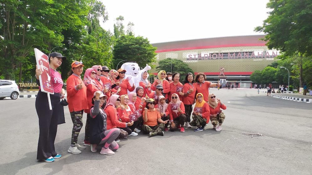 Keseruan Laeeb saat menyapa warga di Stadion Manahan Solo (c) Emtek