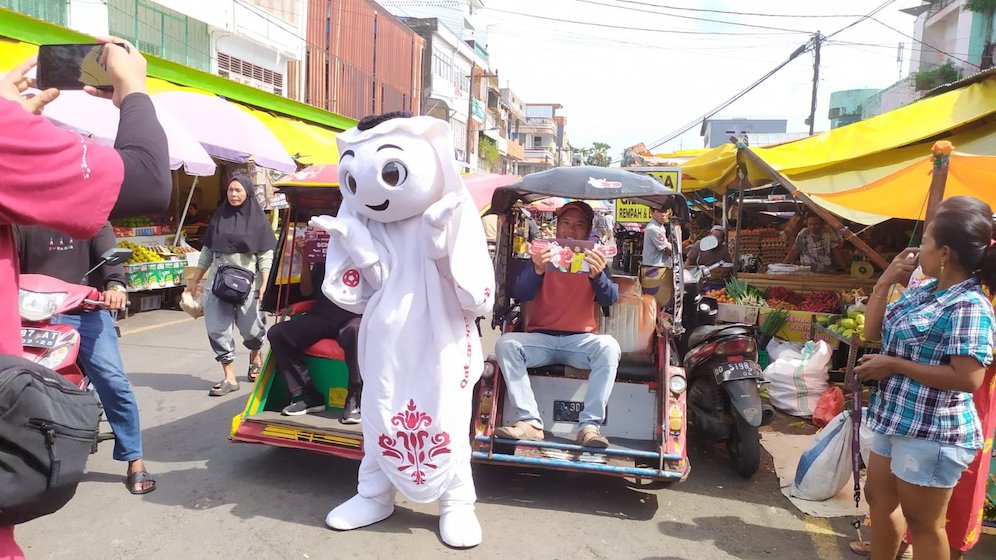 Laeeb mengawali hari Sabtu (6/11/2022) dengan mengunjungi pasar Terong Makassar. (c) SCM