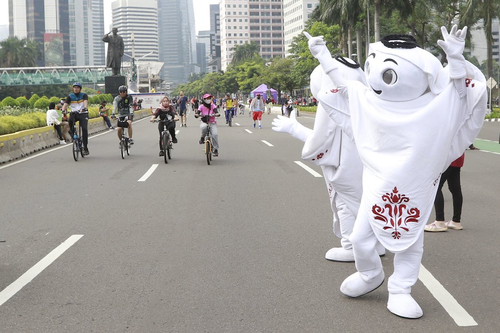Maskot Piala Dunia 2022, Laeeb, menyapa warga Ibukota saat Car Free Day (CFD) di kawasan Sudirman, Jakarta, Minggu (06/11/2022). (c) Nexify/M iqbal Ichsan