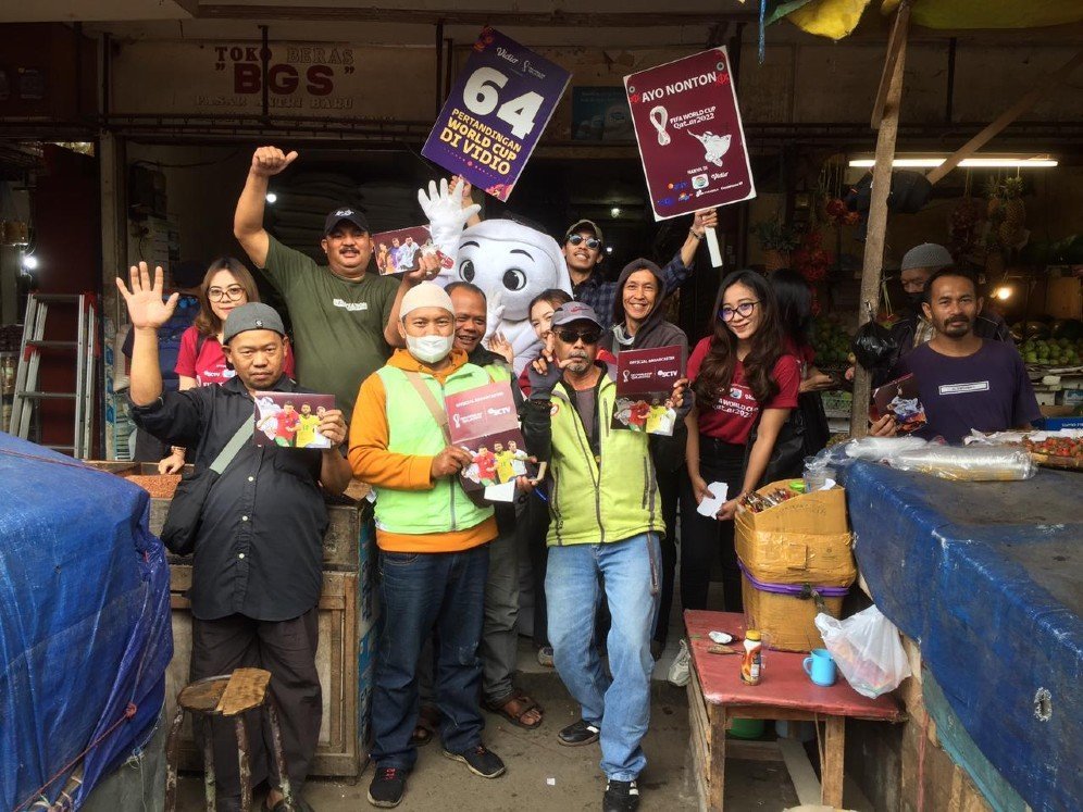 Laeeb menyapa warga di Pasar Antri Cimahi, Sabtu (19/11/2022) (c) SCM