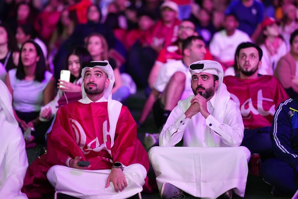 Suasana di fan zone saat laga pembuka Piala Dunia 2022 antara Qatar vs Ekuador (c) AP Photo/Lee Jin-man