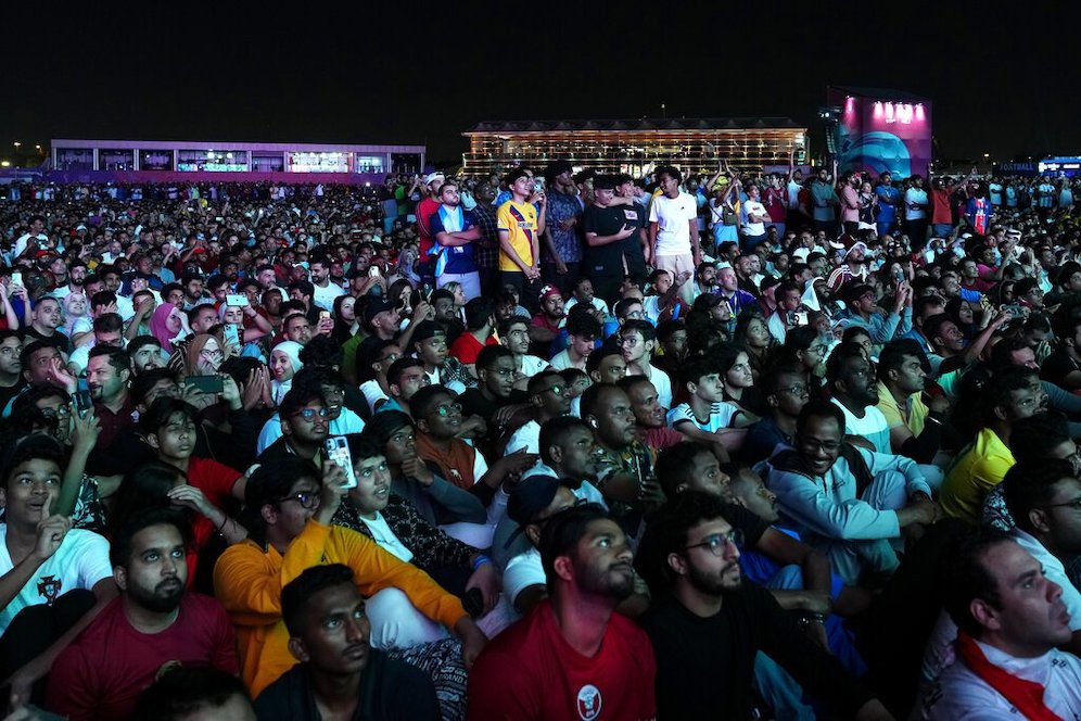 Suasana di fan zone saat laga pembuka Piala Dunia 2022 antara Qatar vs Ekuador (c) AP Photo/Petr David Josek