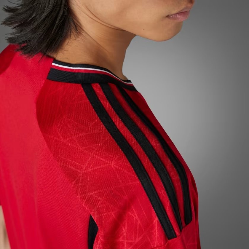  (c) Adidas