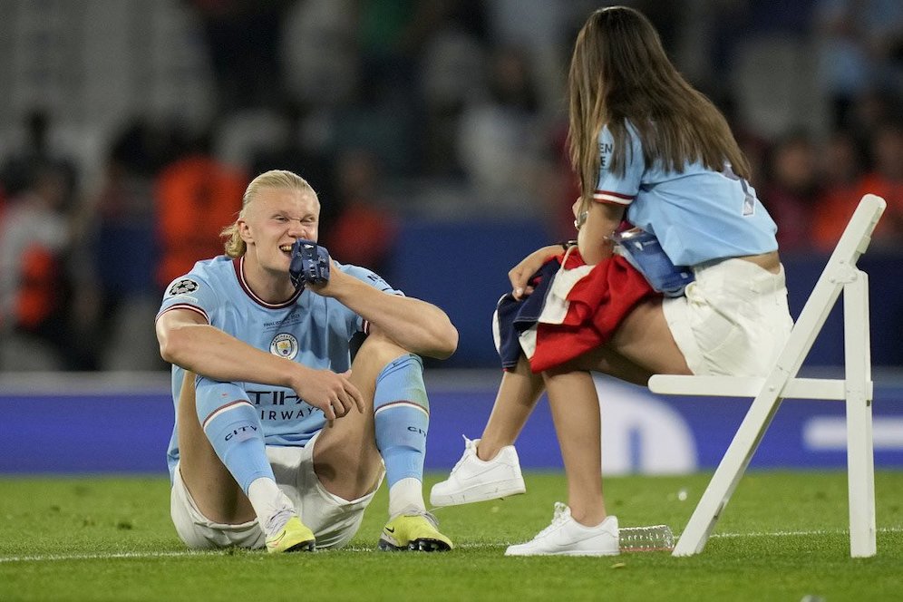 Erling Haaland dan Isabel Johansen (c) AP Photo/Francisco Seco