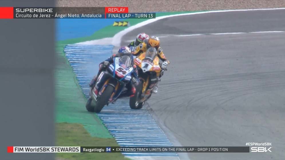 Toprak Razgatlioglu dihukum satu posisi usai melanggar batas trek Tikungan 13 Sirkuit Jerez dalam Race 2 WorldSBK Spanyol 2023. (c) Dorna Sports, Twitter/WorldSBK