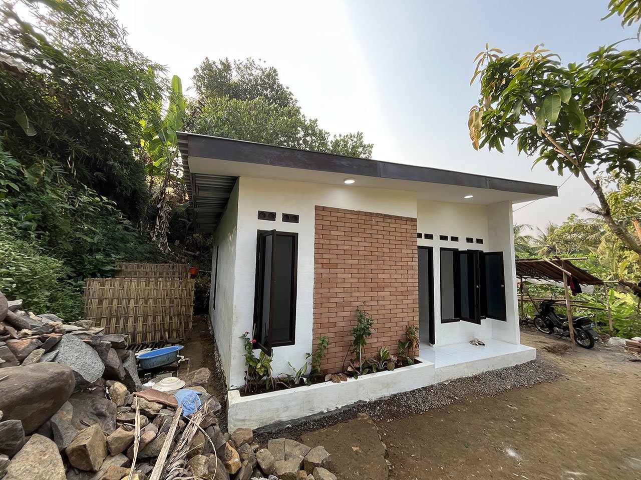 Rumah Pak Sudiono setelah direnovasi oleh tim YPP (c) Dok. YPP